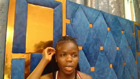 Shaniz online show from 11-30-25, 04:16