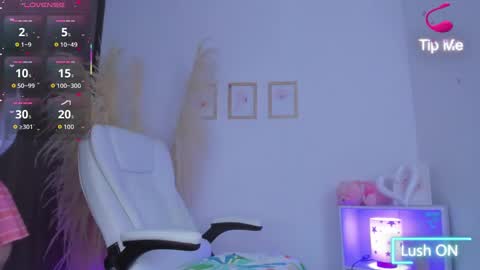 Snapshot of shannel_moss__ chatting on 10-05-25, 11:13 online show from 10-05-25, 11:13