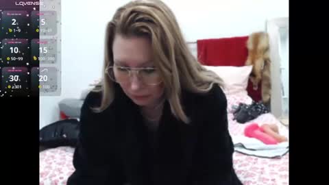 Snapshot of shannon07 chatting on 05-10-26, 03:44 Shannon07 online show from 05-10-26, 03:44