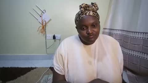 Snapshot of shanny_123 chatting on 10-28-25, 03:47 shanny_123 online show from 10-28-25, 03:47