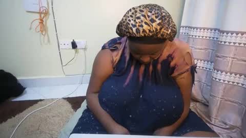 Snapshot of shanny_123 chatting on 11-12-25, 01:17 shanny_123 online show from 11-12-25, 01:17