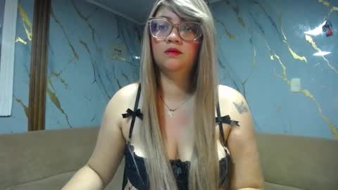 Snapshot of shantal520827 chatting on 02-28-26, 01:39 shantal online show from 02-28-26, 01:39