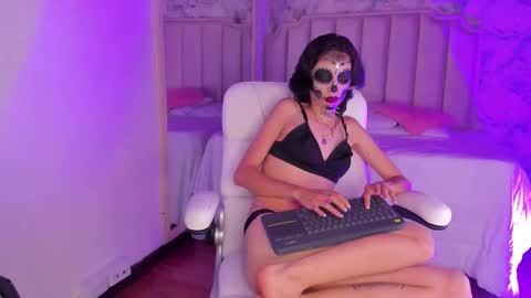 Shantal online show from 10-15-25, 04:56