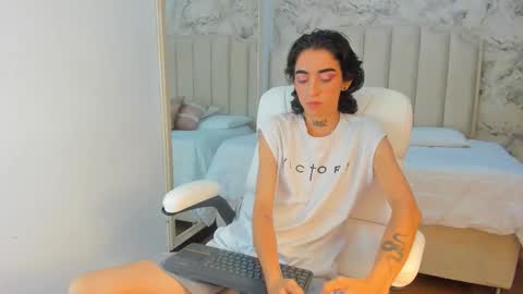 Shantal online show from 10-24-25, 03:36