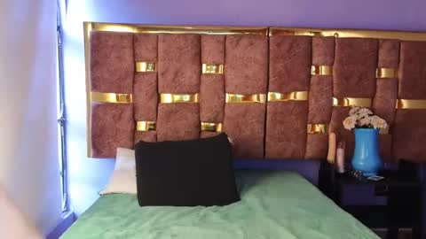 Snapshot of shantall_05 chatting on 09-18-25, 07:49 shantall 05 online show from 09-18-25, 07:49