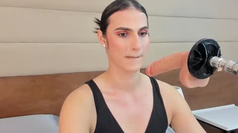 Snapshot of shantall_skinny chatting on 01-14-26, 12:27 Shantall online show from 01-14-26, 12:27