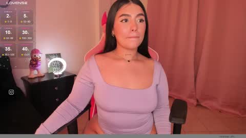 Snapshot of shantall_vidales chatting on 12-30-24, 07:37 online show from 12-30-24, 07:37