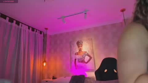 Snapshot of shantalll__ chatting on 04-20-26, 11:13 Shantal online show from 04-20-26, 11:13