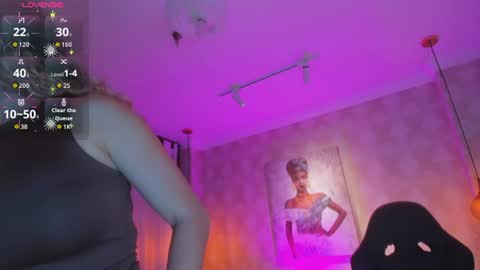 Snapshot of shantalll__ chatting on 07-17-26, 11:06 Shantal online show from 07-17-26, 11:06