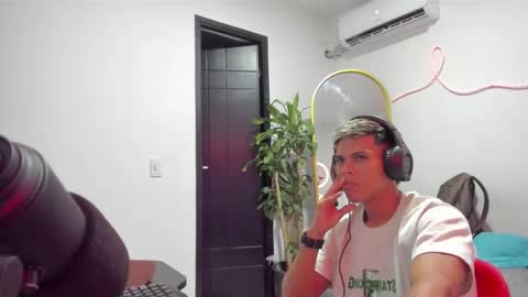 shark_boy21 online show from 01-18-26, 12:58