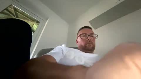 Snapshot of sharksboy16 chatting on 12-28-24, 02:42 Sharksboy online show from 12-28-24, 02:42