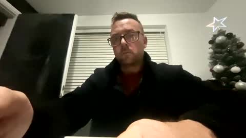 Snapshot of sharksboy16 chatting on 12-30-24, 06:53 Sharksboy online show from 12-30-24, 06:53