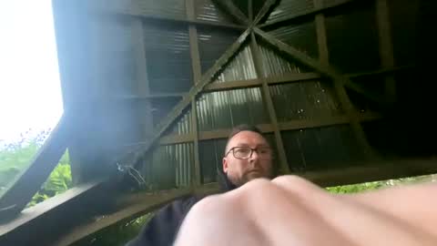 Snapshot of sharksboy16 chatting on 12-30-24, 03:46 Sharksboy online show from 12-30-24, 03:46