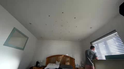 Snapshot of sharksboy16 chatting on 01-02-25, 01:51 Sharksboy online show from 01-02-25, 01:51