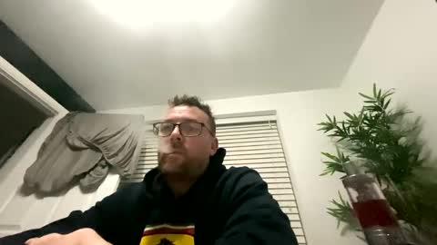 Snapshot of sharksboy16 chatting on 01-10-25, 06:20 Sharksboy online show from 01-10-25, 06:20