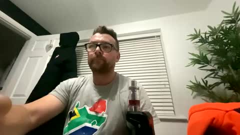 Snapshot of sharksboy16 chatting on 01-21-25, 05:16 Sharksboy online show from 01-21-25, 05:16