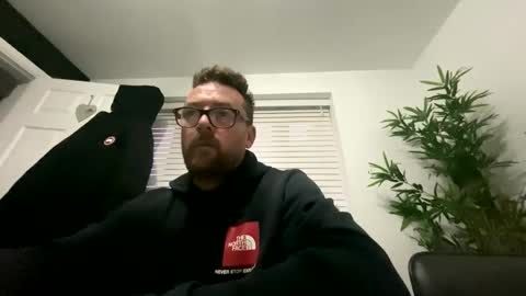 Snapshot of sharksboy16 chatting on 01-26-25, 07:32 Sharksboy online show from 01-26-25, 07:32