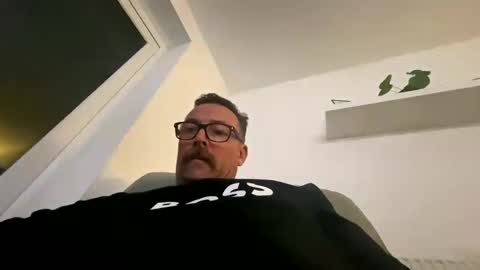 Snapshot of sharksboy16 chatting on 10-04-25, 06:50 Sharksboy online show from 10-04-25, 06:50