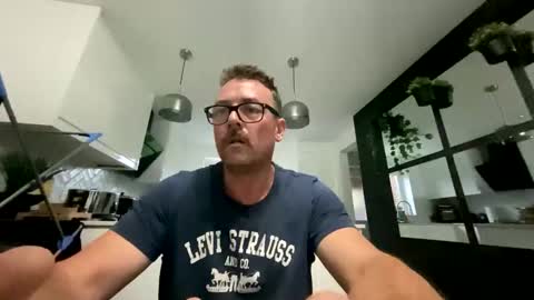 Snapshot of sharksboy16 chatting on 10-06-25, 06:11 Sharksboy online show from 10-06-25, 06:11