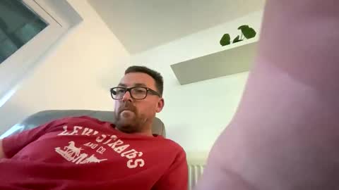 Snapshot of sharksboy16 chatting on 10-25-25, 04:46 Sharksboy online show from 10-25-25, 04:46