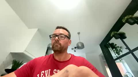 Snapshot of sharksboy16 chatting on 10-26-25, 06:52 Sharksboy online show from 10-26-25, 06:52