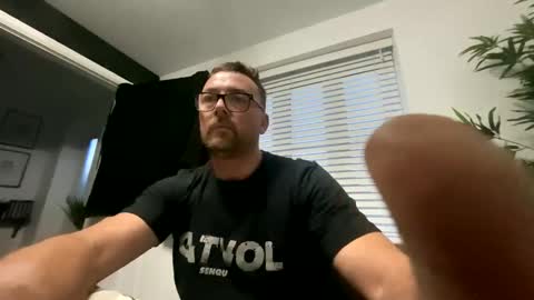 Snapshot of sharksboy16 chatting on 02-14-26, 06:54 Sharksboy online show from 02-14-26, 06:54