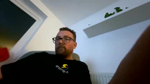 Snapshot of sharksboy16 chatting on 02-25-26, 08:07 Sharksboy online show from 02-25-26, 08:07