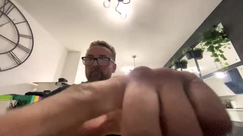 Snapshot of sharksboy16 chatting on 02-27-26, 06:02 Sharksboy online show from 02-27-26, 06:02