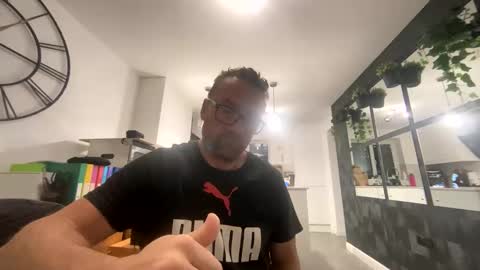 Snapshot of sharksboy16 chatting on 03-01-26, 06:04 Sharksboy online show from 03-01-26, 06:04