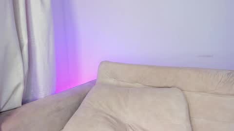 Hi fiends ---- I usually start online from Monday to Friday from 1000 am Saturdays and Sundays at 600 am Colombia time online show from 02-26-25, 06:21