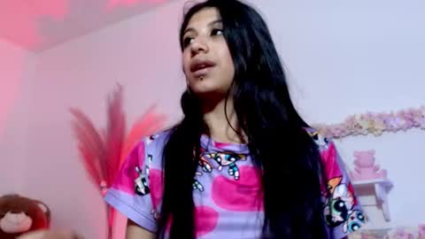 Snapshot of sharlotaustral18_ chatting on 02-14-26, 08:00 sharlotaustral18_ online show from 02-14-26, 08:00