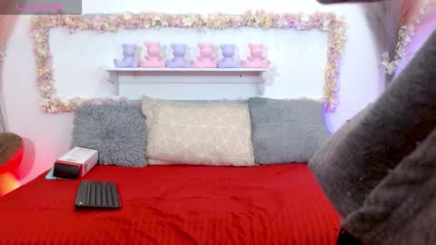 Snapshot of sharlotaustral18_ chatting on 02-25-26, 02:10 sharlotaustral18_ online show from 02-25-26, 02:10