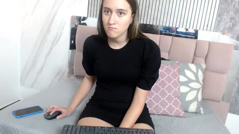 Sara online show from 11-26-25, 11:33