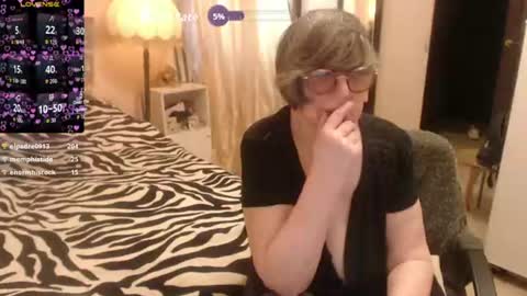 Snapshot of sharon_amore chatting on 06-19-26, 09:13 Helena online show from 06-19-26, 09:13