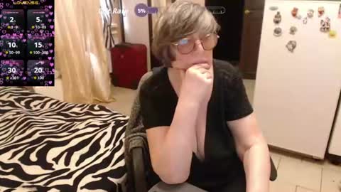 Snapshot of sharon_amore chatting on 06-26-26, 01:59 Helena online show from 06-26-26, 01:59