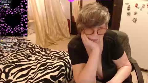 Snapshot of sharon_amore chatting on 06-28-26, 03:40 Helena online show from 06-28-26, 03:40