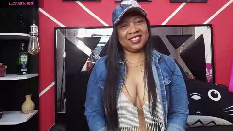 Snapshot of sharon_noa chatting on 02-11-26, 11:26 Sharon Noa online show from 02-11-26, 11:26