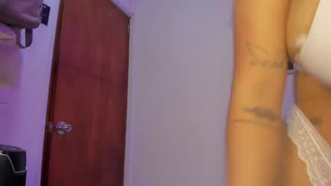 Snapshot of sharonscothh chatting on 05-13-26, 08:38 sharonscothh online show from 05-13-26, 08:38