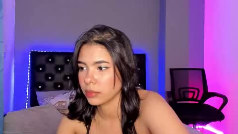 Snapshot of sharonstar13 chatting on 02-11-25, 08:31 Sharon Star online show from 02-11-25, 08:31