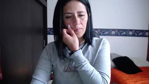 Snapshot of sharoon__cherry_ chatting on 10-10-25, 11:53 sharon online show from 10-10-25, 11:53