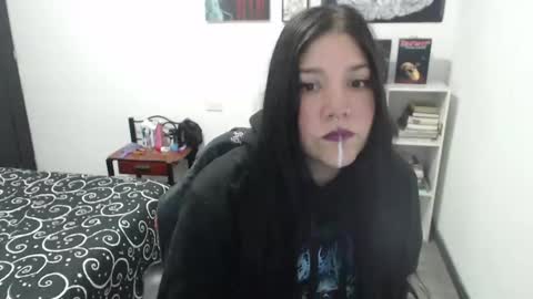 Snapshot of sharoonnn34 chatting on 03-05-25, 12:05 SHAROON online show from 03-05-25, 12:05