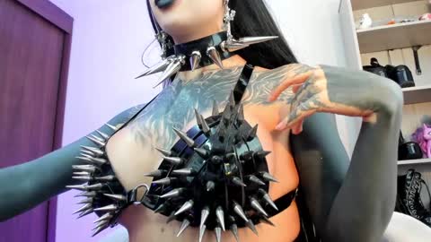 Antonia online show from 01-18-25, 05:48