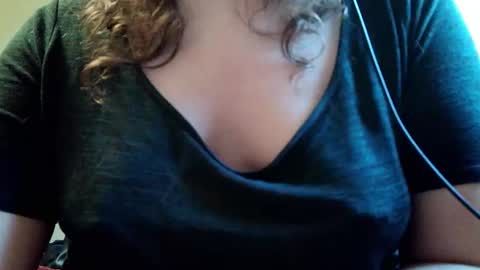 Snapshot of shathara chatting on 10-17-25, 04:42 Shay online show from 10-17-25, 04:42