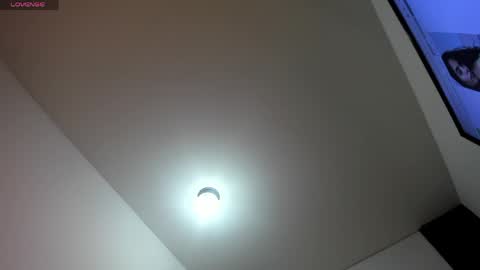 Snapshot of shaunadream_ chatting on 04-15-26, 06:26 Shauna online show from 04-15-26, 06:26