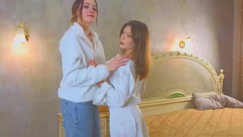 Snapshot of shaunaheiple chatting on 11-26-25, 04:13 Alexandra online show from 11-26-25, 04:13