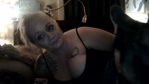 Snapshot of shawnandjenn chatting on 03-02-25, 12:11 ShawnandJenn online show from 03-02-25, 12:11