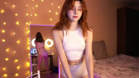 Snapshot of shawty_girl_ chatting on 02-05-25, 04:03 Sonya online show from 02-05-25, 04:03