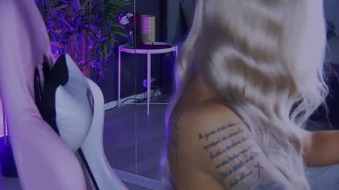 Snapshot of shayblonde chatting on 12-19-24, 11:25 shayblonde online show from 12-19-24, 11:25