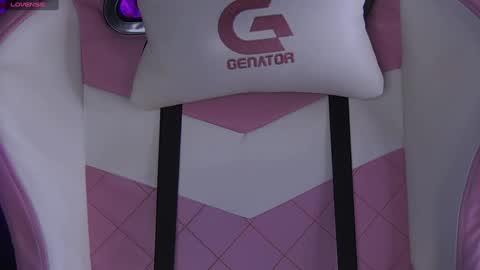 Snapshot of shayblonde chatting on 12-23-24, 03:07 shayblonde online show from 12-23-24, 03:07