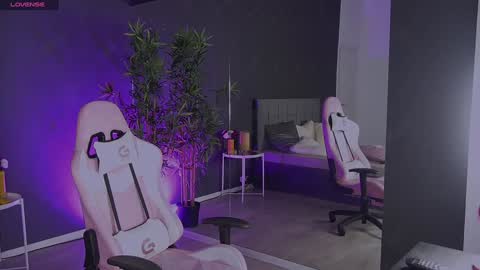 Snapshot of shayblonde chatting on 12-26-24, 12:03 shayblonde online show from 12-26-24, 12:03